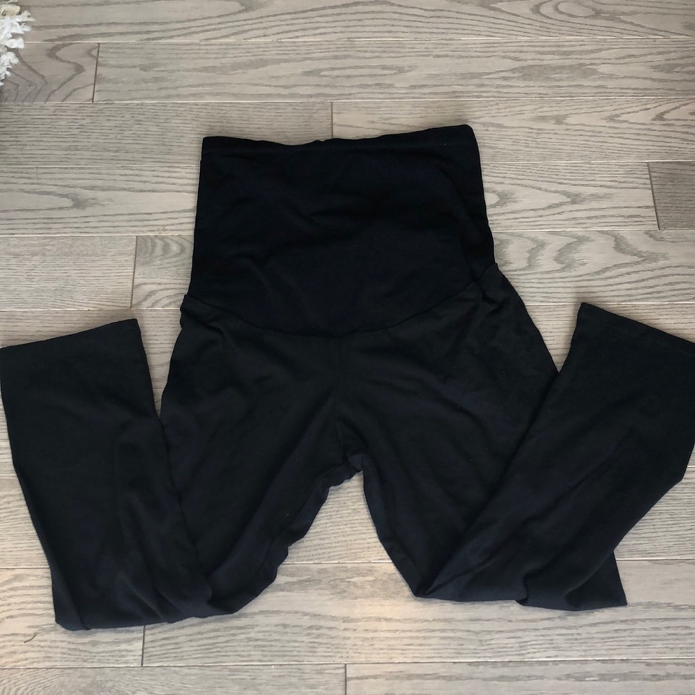 A Pea in the Pod Black Capri Leggings Secret Belly